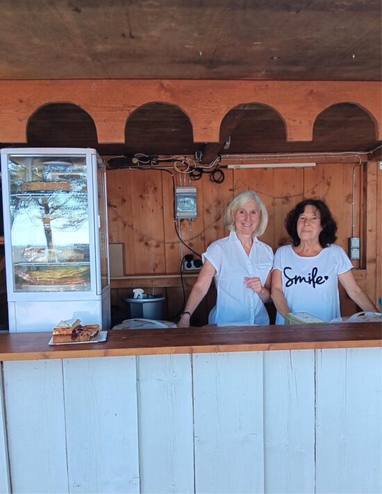Kuchenverkauf der LandFrauen auf dem Schloßberg