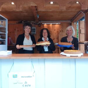 Kuchenverkauf der LandFrauen auf dem Schloßberg