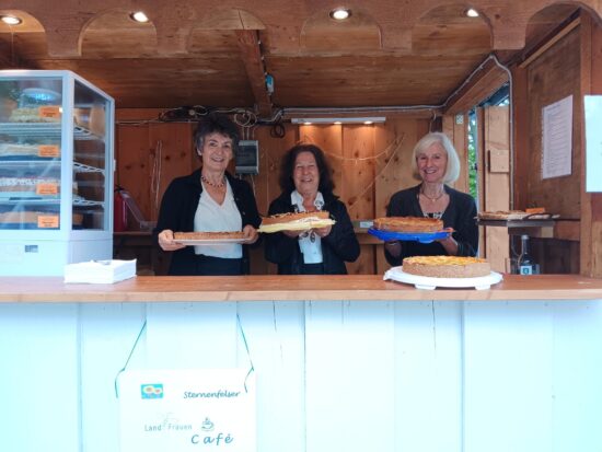 Kuchenverkauf der LandFrauen auf dem Schloßberg